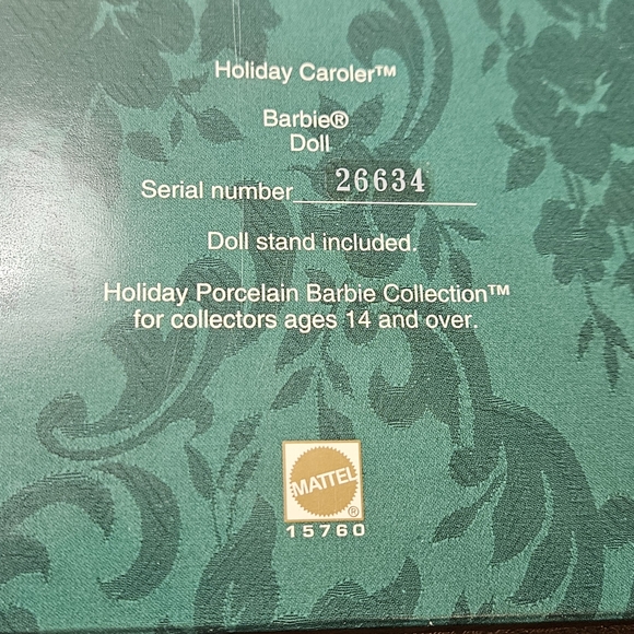 Holiday Collection Porcelain Holiday Caroler - Picture 7 of 8